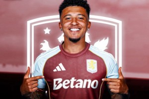 阿图什杯球员进球后跑上看台给母亲献花，后两黄变一红被罚下（阿图什杯球员破门后上看台为母献花，随后两黄变红被罚出场）