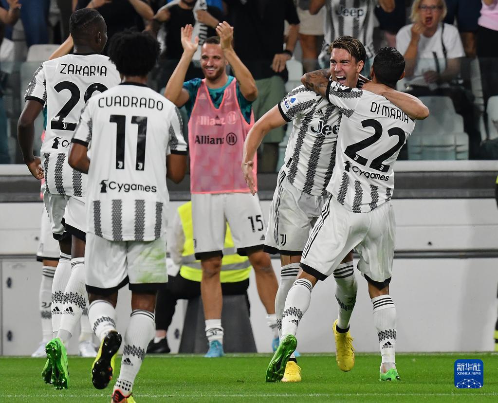 卡恩：如果卡尔延续良好状态，他在德国队站稳脚跟并不难（卡恩称卡尔若保持良好状态，坐稳德国队位置不成问题）