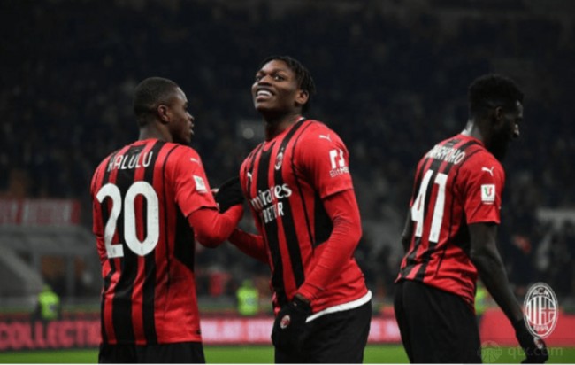 欧冠半场：艾尔尤努西开场70秒闪击，比利亚雷亚尔0-1哥本哈根（欧冠半场：哥本哈根暂1-0领先比利亚雷亚尔，艾尔尤努西开场70秒建功）